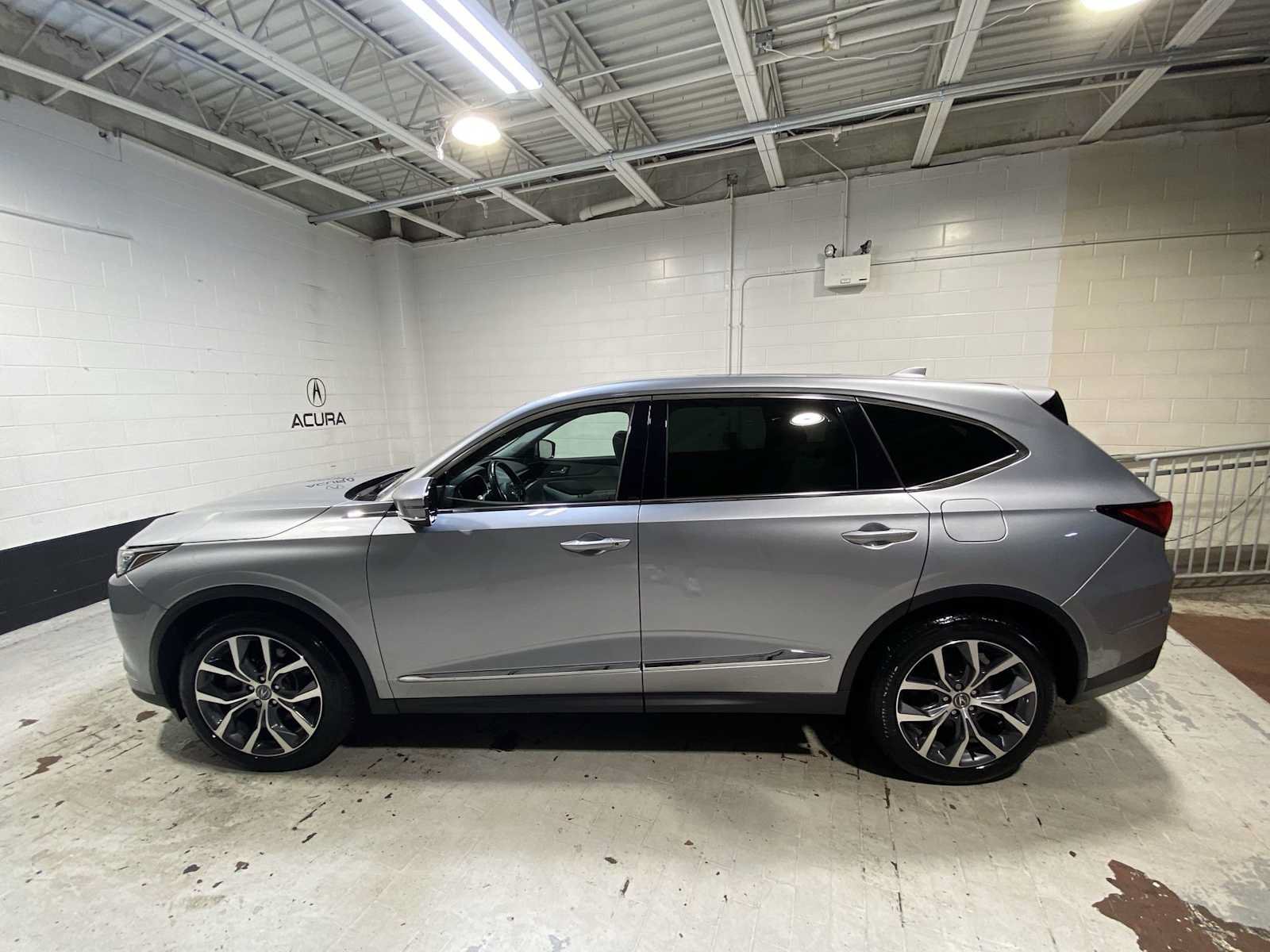 Used 2024 Acura MDX SH-AWD w/ Technology Package image 3