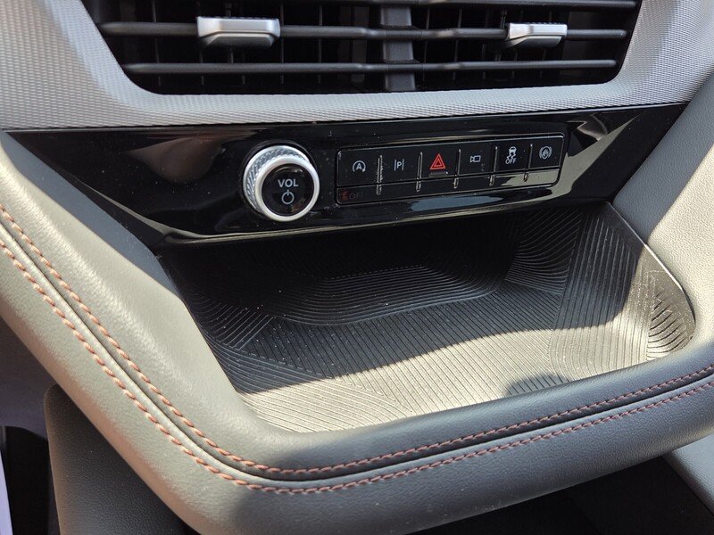 Used 2025 Ford Explorer Active RWD image 22