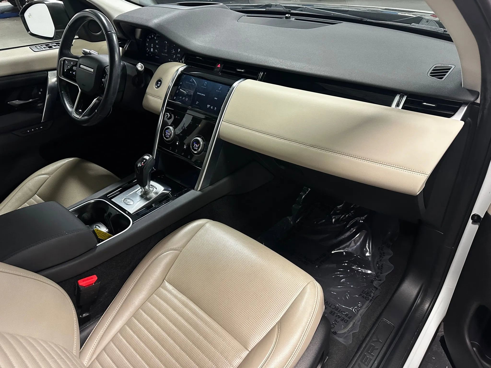 Used 2021 Land Rover Discovery Sport SE image 23