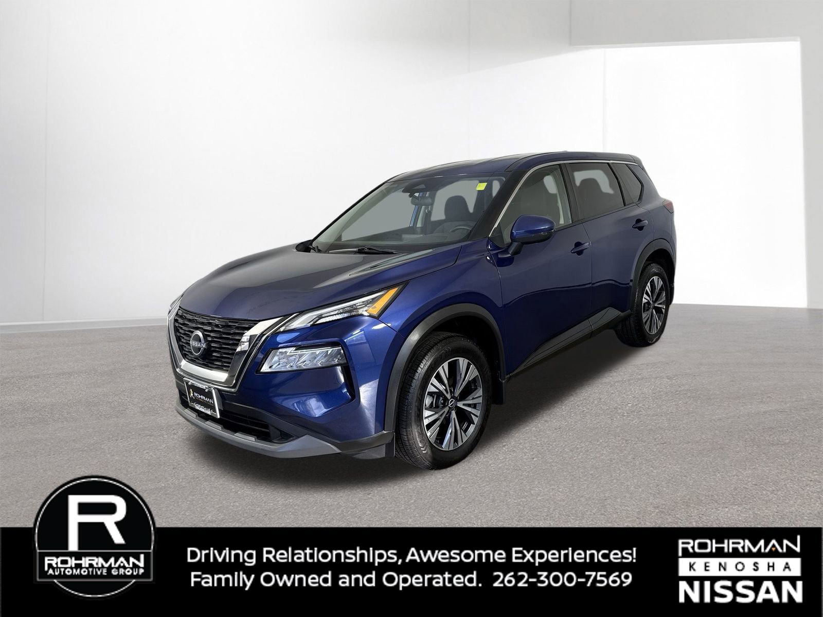 Used 2022 Nissan Rogue SV image 2