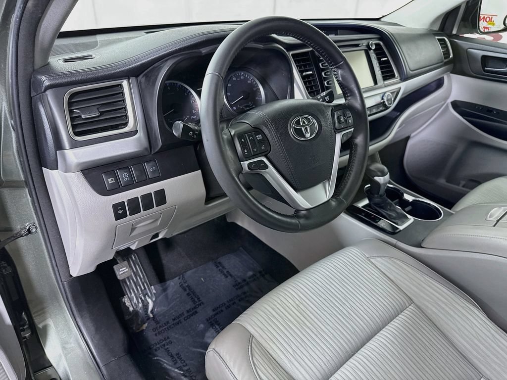 Certified 2018 Toyota Highlander Plus AWD/4WD image 16