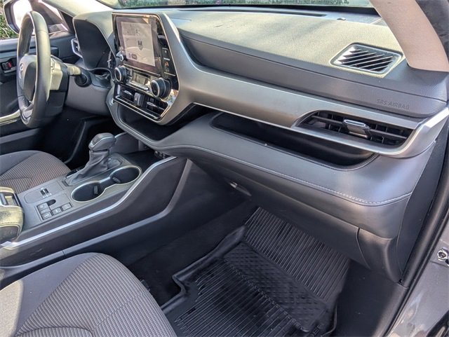 Used 2024 Toyota Highlander LE image 19