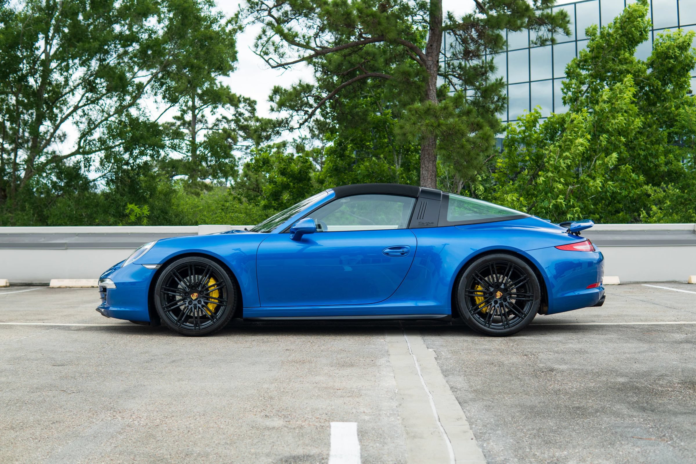 Used 2015 Porsche 911 Targa 4S w/ Sport Chrono Package AWD/4WD image 5