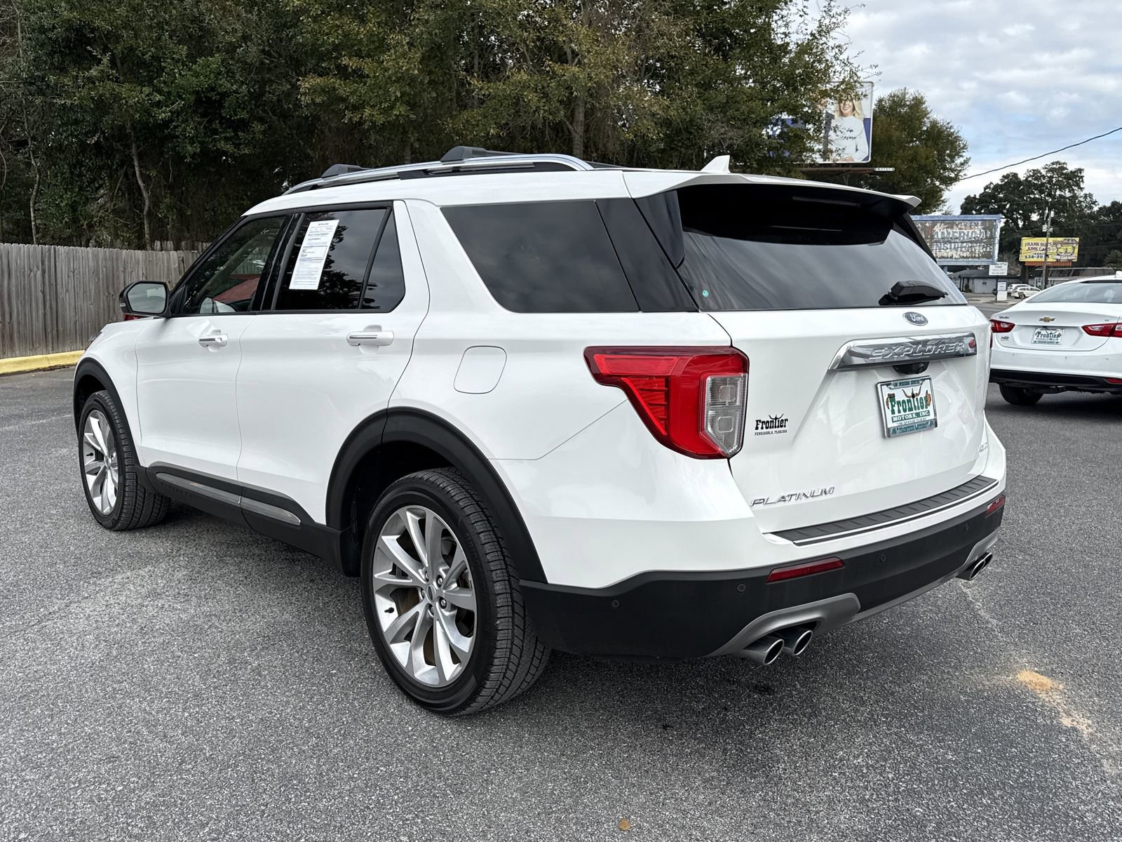 Used 2022 Ford Explorer Platinum w/ Equipment Group 601A image 3