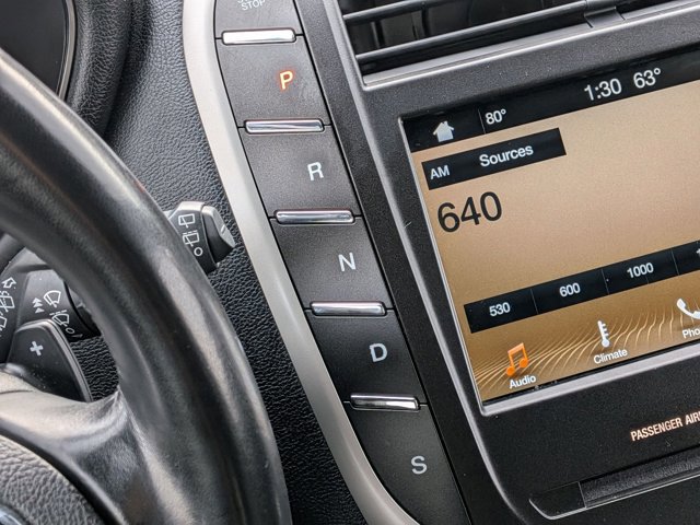 Used 2019 Lincoln MKC Select image 12