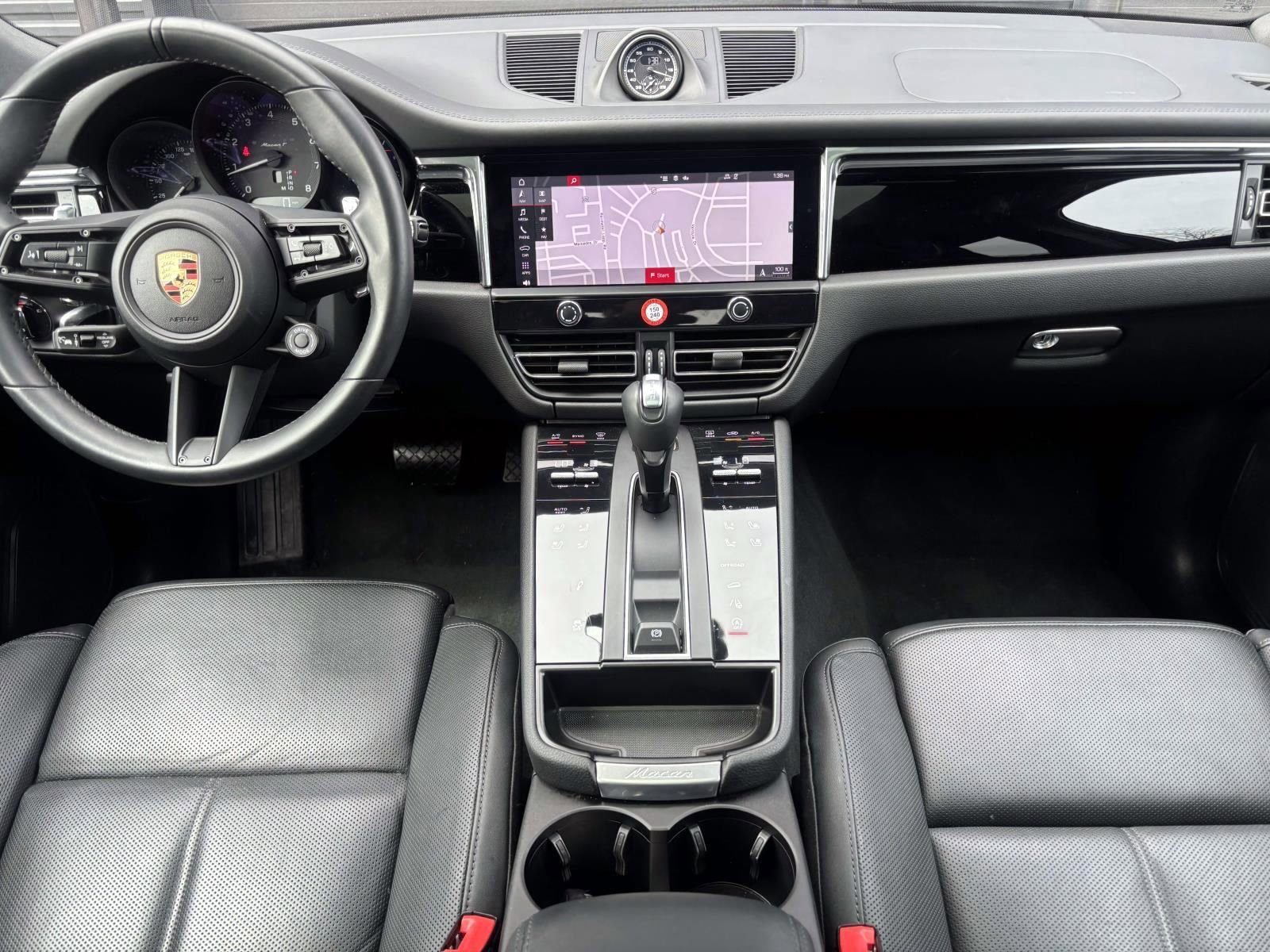 Used 2025 Porsche Macan Turbo AWD/4WD image 18