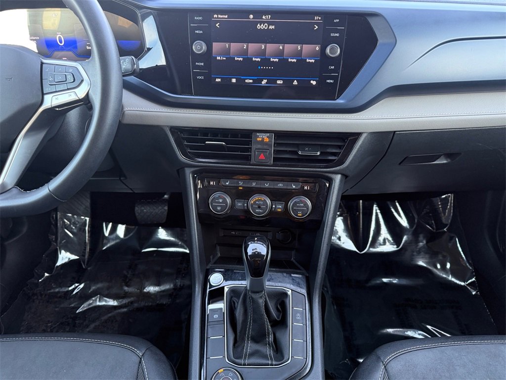 Used 2024 Volkswagen Taos SE image 11