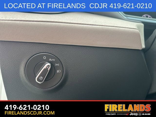 Used 2025 Volkswagen Taos SE AWD/4WD image 18
