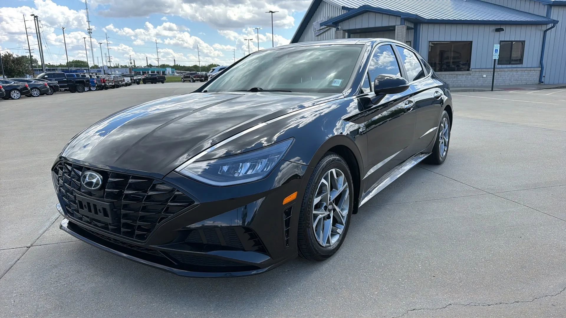 Used 2022 Hyundai Sonata SEL w/ Convenience Package FWD image 2