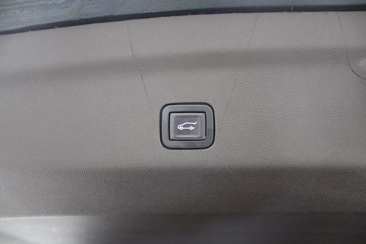 Used 2021 GMC Yukon Denali w/ LPO, Illumination Package AWD/4WD image 17