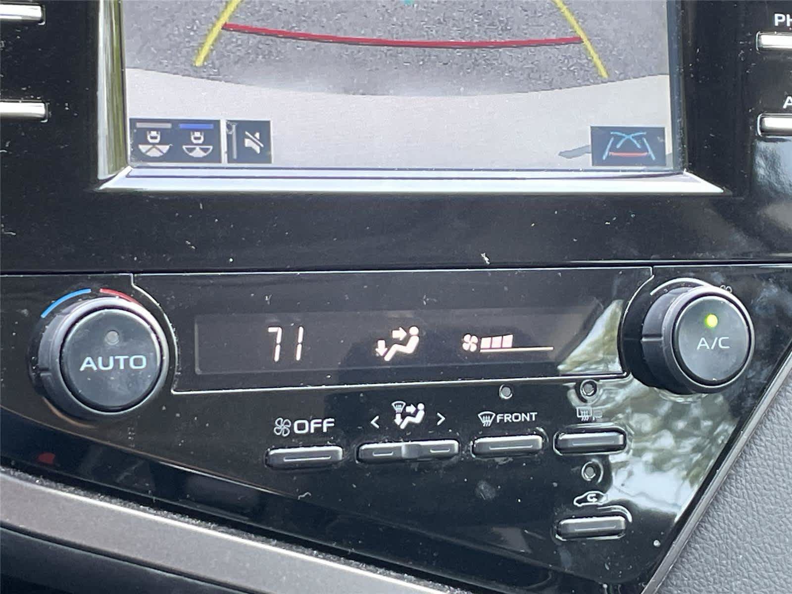 Used 2019 Toyota Camry SE w/ Convenience Package FWD image 18