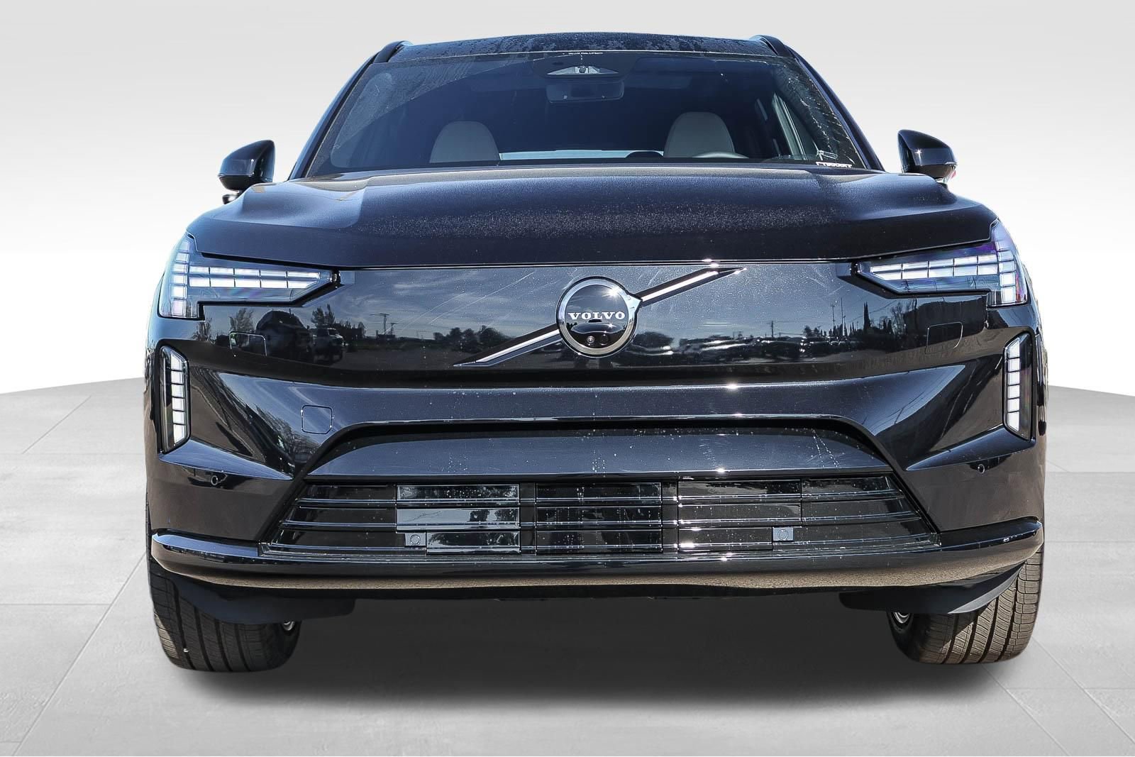New 2026 Volvo EX90 Plus RWD image 2