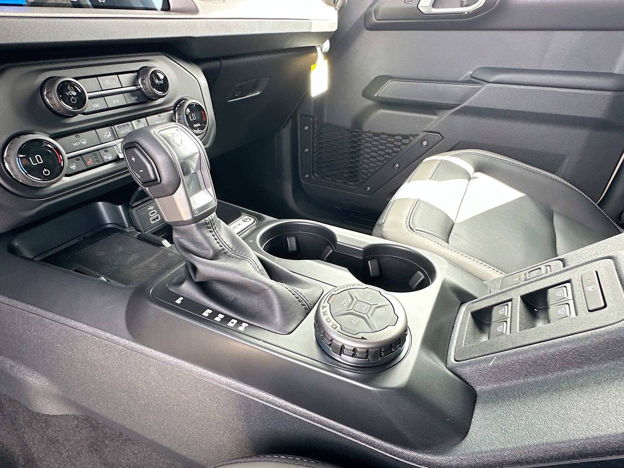 New 2026 Ford Bronco Outer Banks AWD/4WD image 12