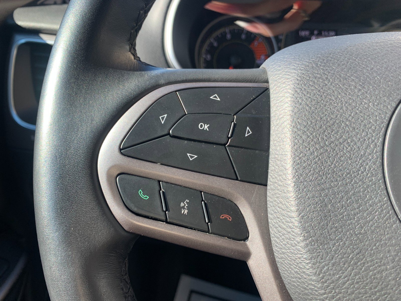 Used 2019 Jeep Cherokee Latitude Plus w/ Cold Weather Group image 17