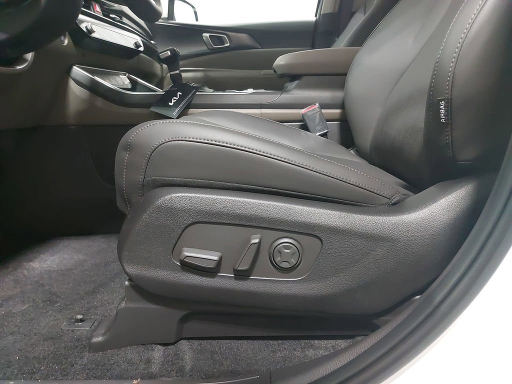 New 2026 Kia Carnival FWD image 31