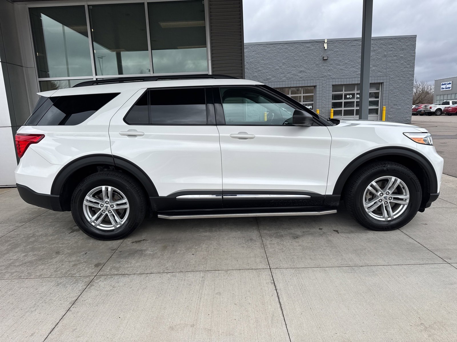 Certified 2023 Ford Explorer XLT image 9