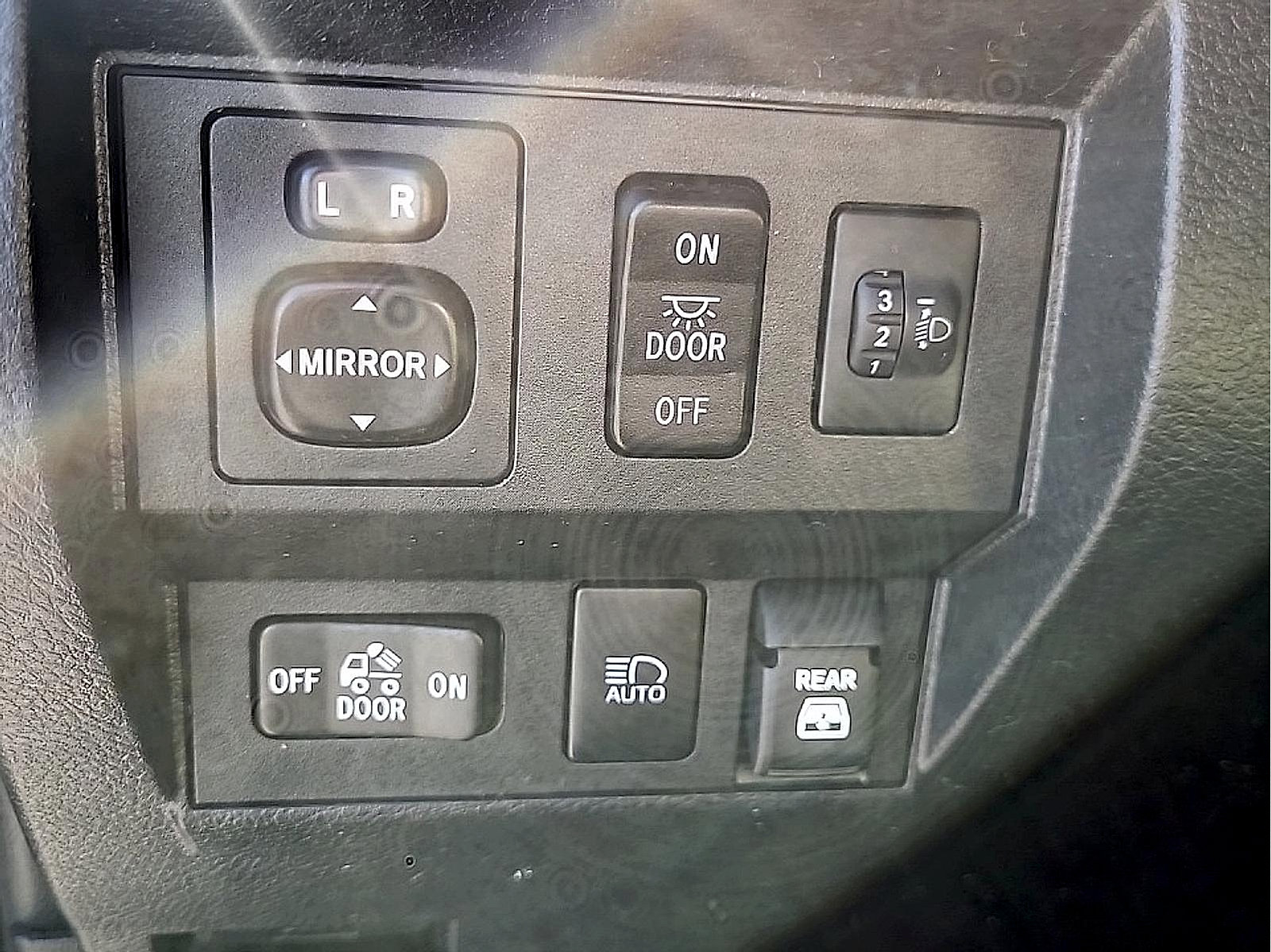 Used 2021 Toyota Tundra Limited w/ Limited Premium Package AWD/4WD image 22