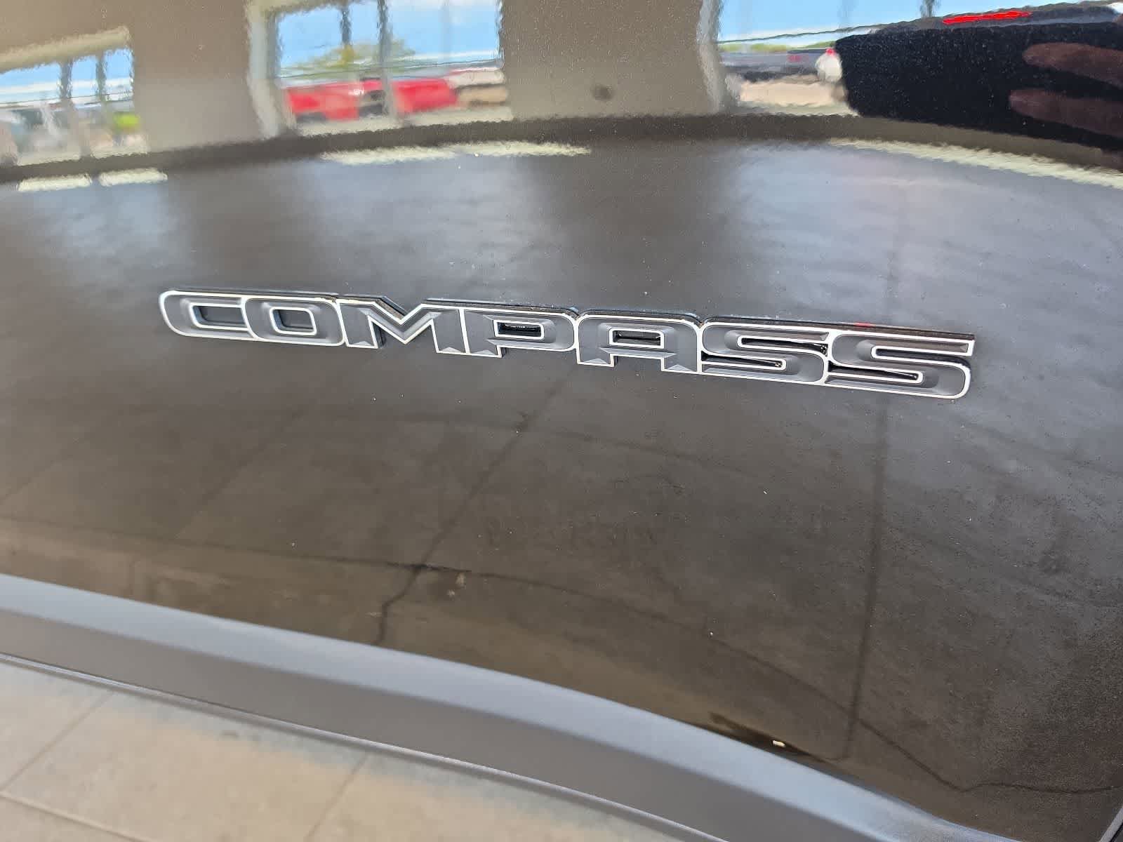 Used 2018 Jeep Compass Limited AWD/4WD image 6