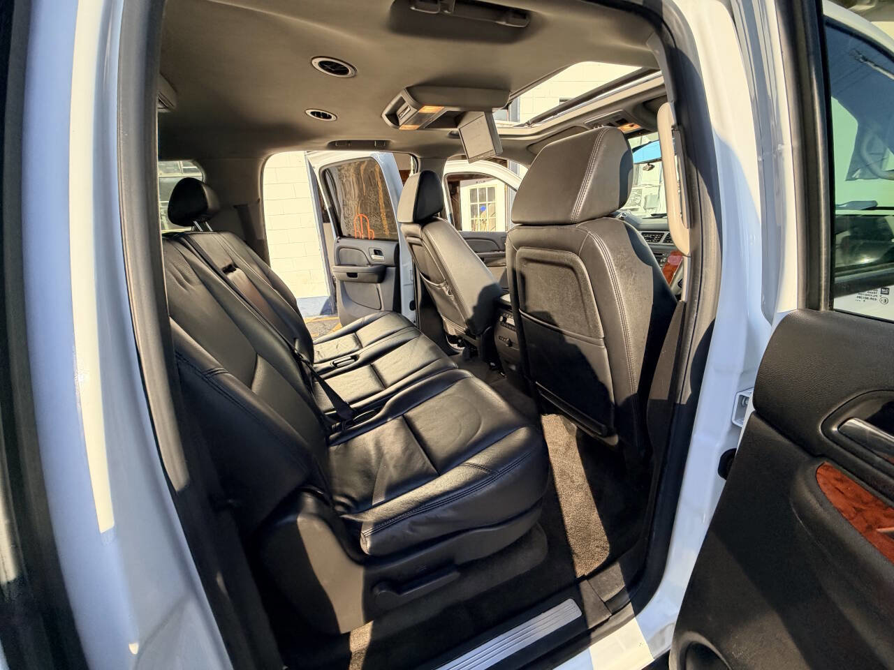 Used 2009 Chevrolet Suburban LTZ image 17