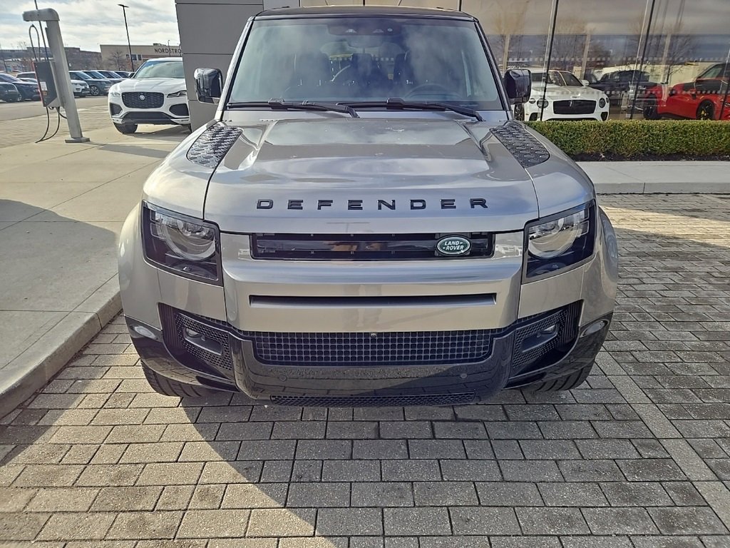 Used 2024 Land Rover Defender 110 X-Dynamic SE image 2
