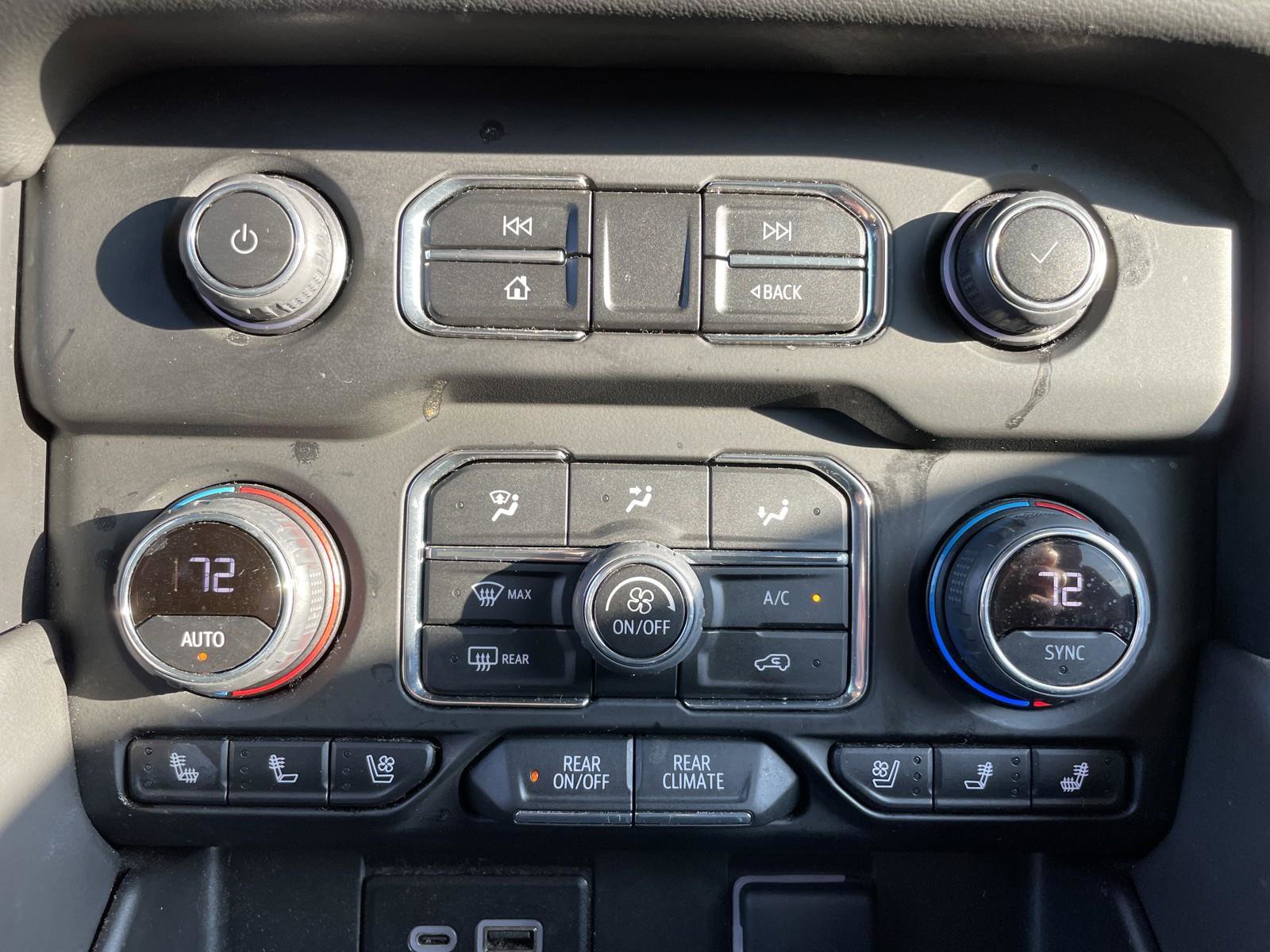 Used 2023 Chevrolet Suburban Premier image 25