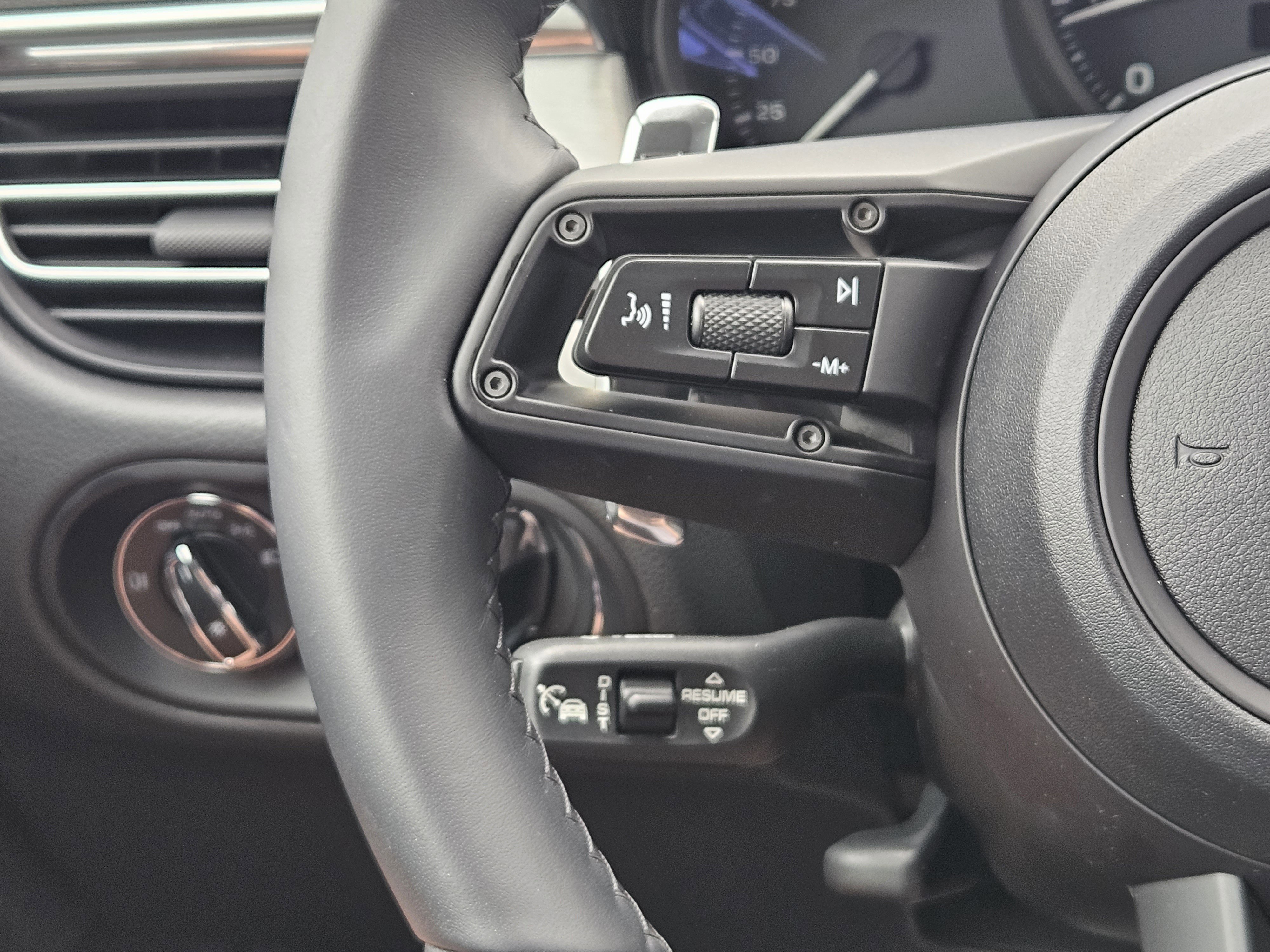 Certified 2026 Porsche Macan AWD/4WD image 26