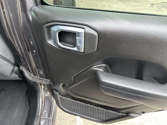 Used 2025 Jeep Wrangler Willys image 14