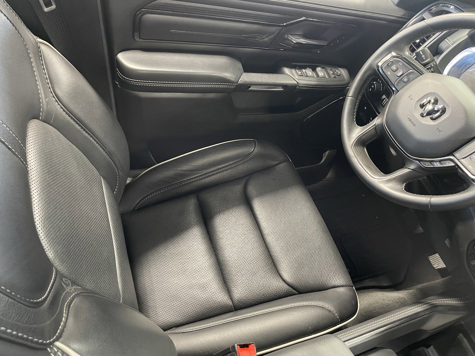 Used 2024 RAM 1500 Limited image 11