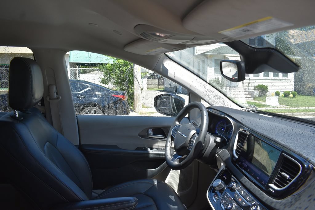 Used 2024 Chrysler Pacifica Touring-L FWD image 21