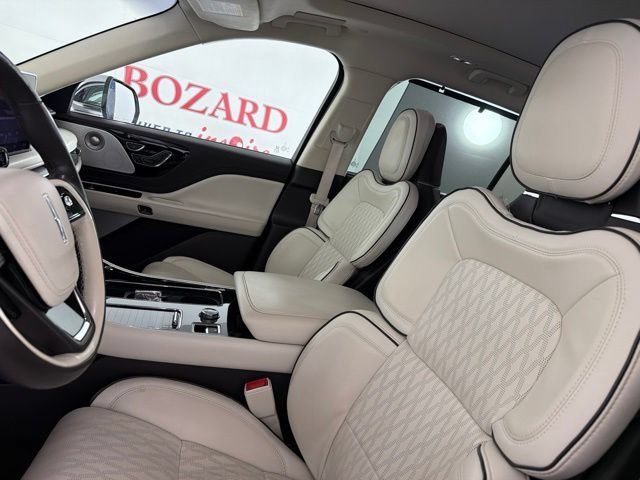 Certified 2021 Lincoln Aviator Black Label Grand Touring w/ Class IV Trailer Tow Package AWD/4WD image 11