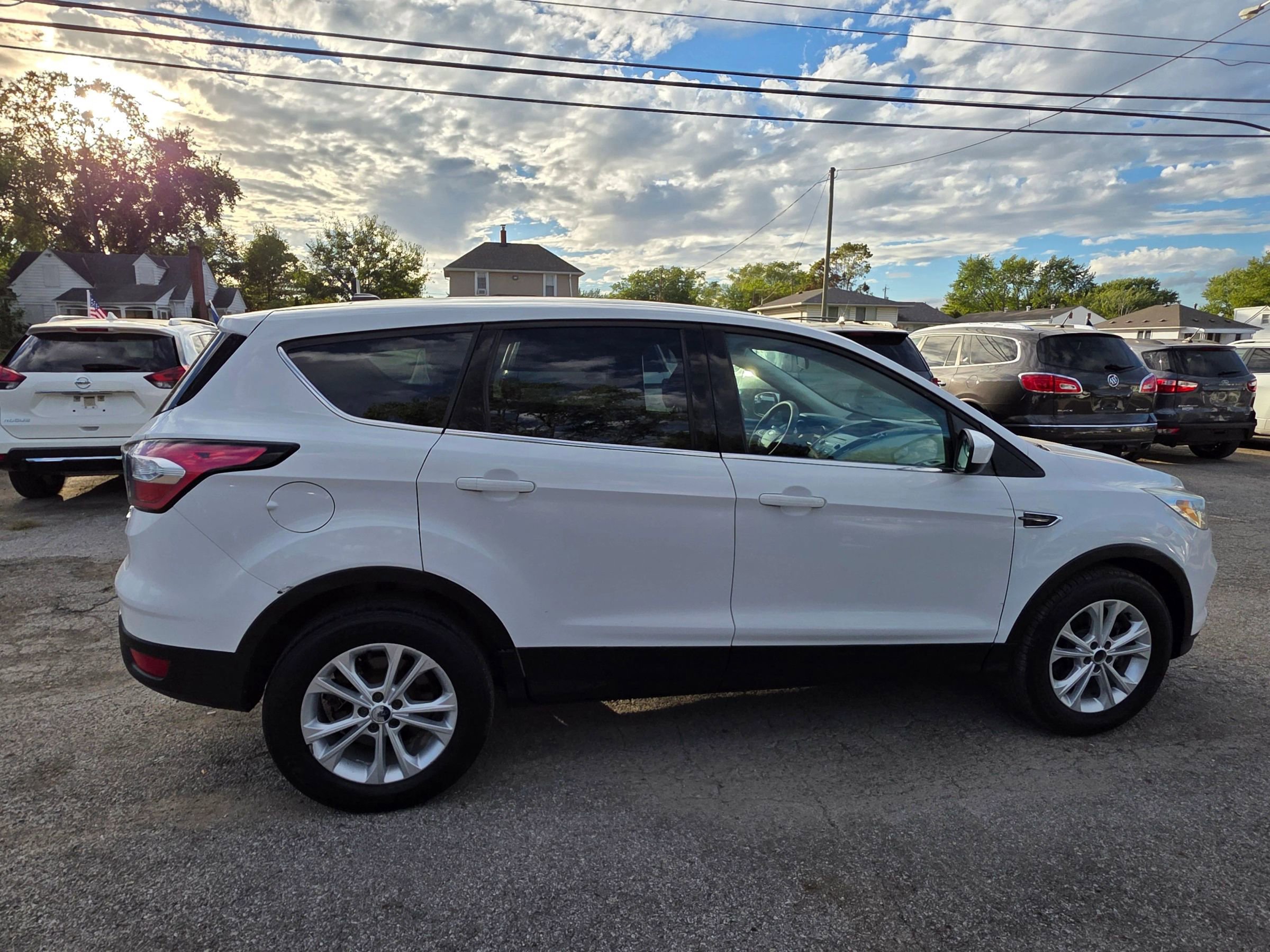 Used 2017 Ford Escape SE image 11