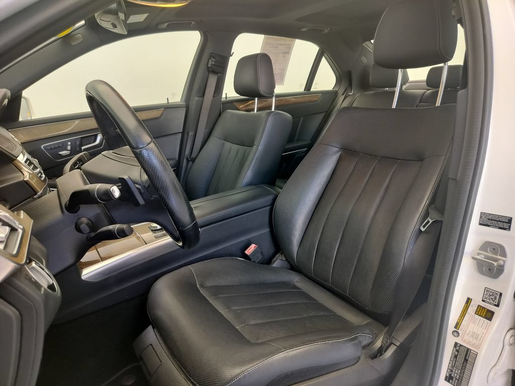 Used 2015 Mercedes-Benz E 400 4MATIC Sedan image 9
