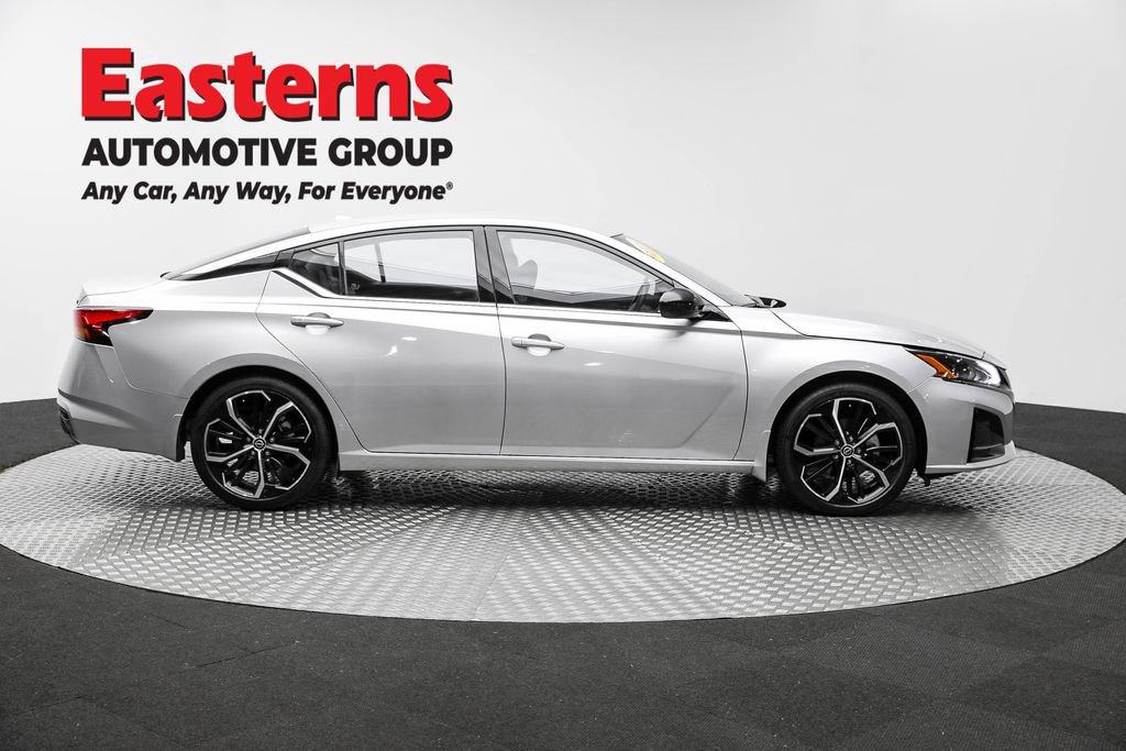 Used 2023 Nissan Altima 2.5 SR FWD image 4