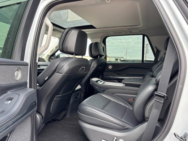 New 2025 Lincoln Navigator Reserve image 11