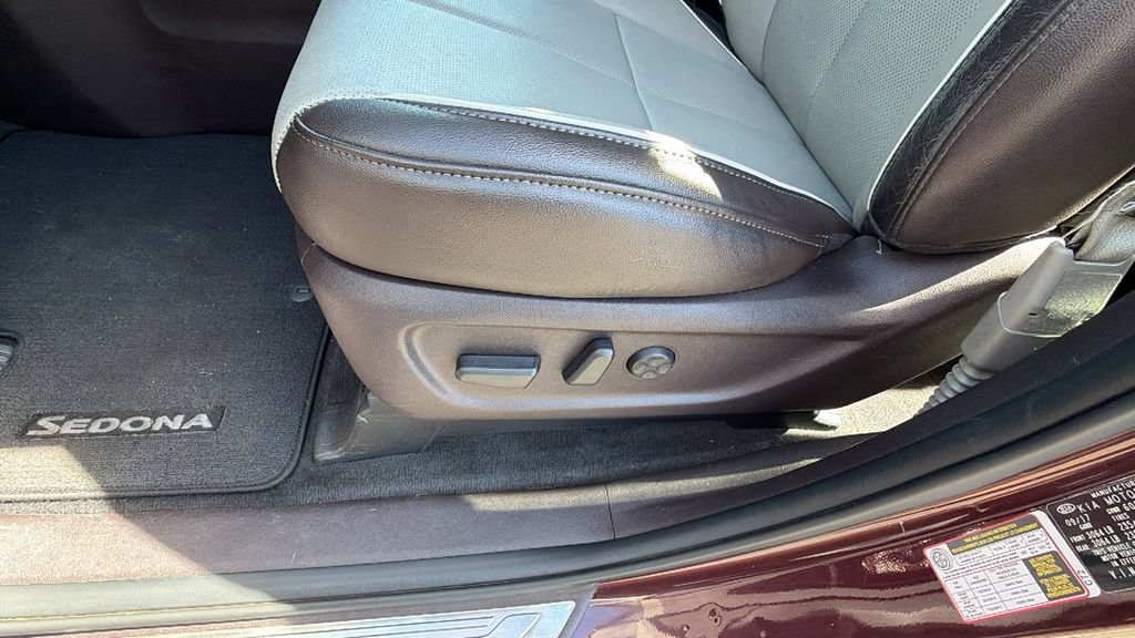 Used 2018 Kia Sedona SX Limited FWD image 19