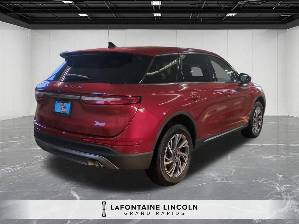 Certified 2023 Lincoln Corsair FWD w/ Towing Package image 5
