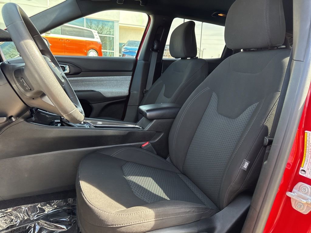 Used 2023 Jeep Compass Sport image 9