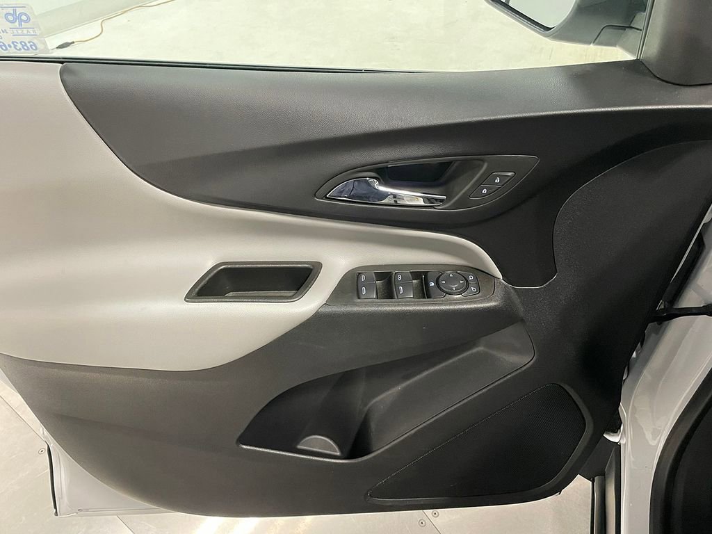 Used 2023 Chevrolet Equinox LS image 18