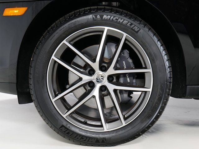 Used 2025 Porsche Macan image 35