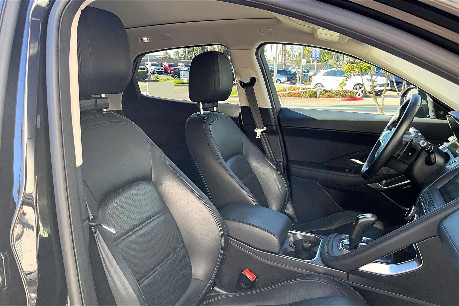 Used 2020 Jaguar E-PACE SE image 7