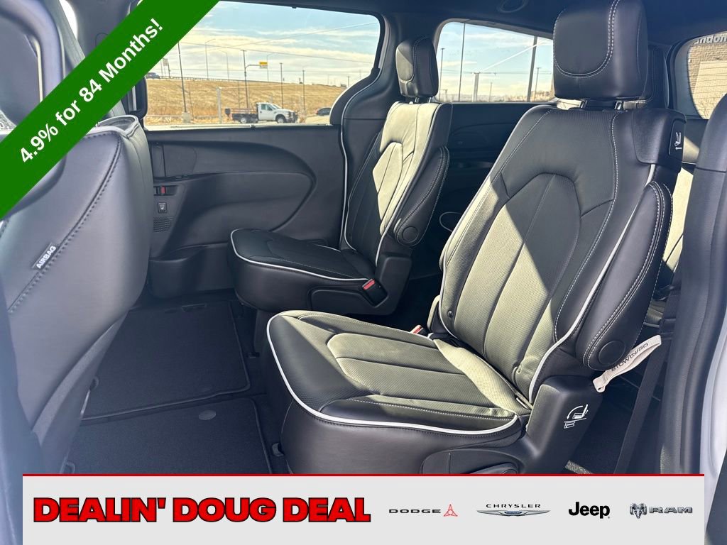 New 2026 Chrysler Pacifica Limited image 27
