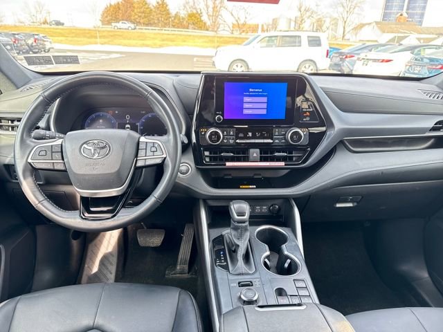 Used 2025 Toyota Highlander XSE image 10
