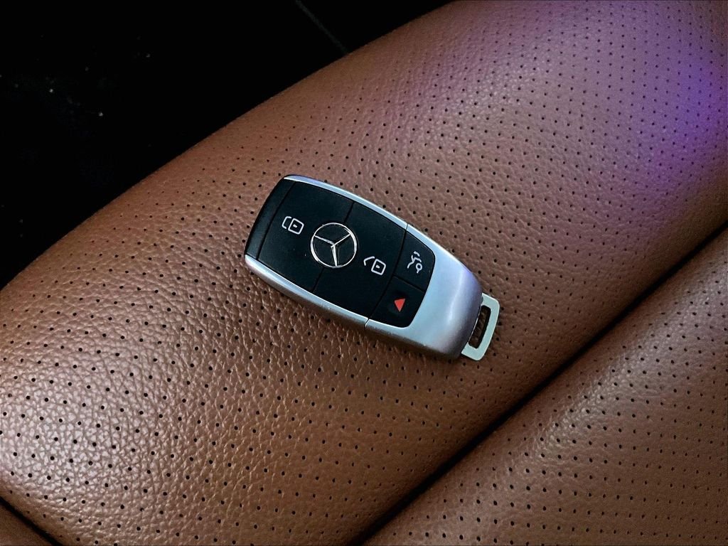 Used 2021 Mercedes-Benz GLC 300 4MATIC image 30