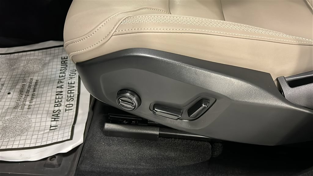 Certified 2026 Volvo XC60 B5 Plus AWD/4WD image 11