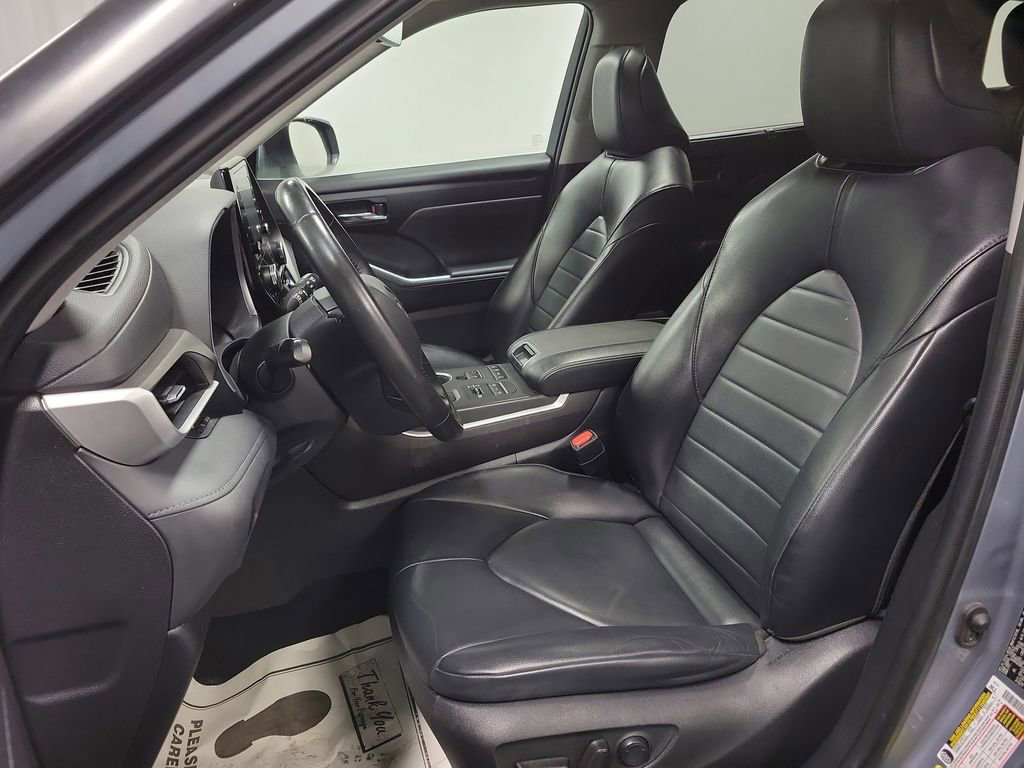 Used 2022 Toyota Highlander XLE image 13