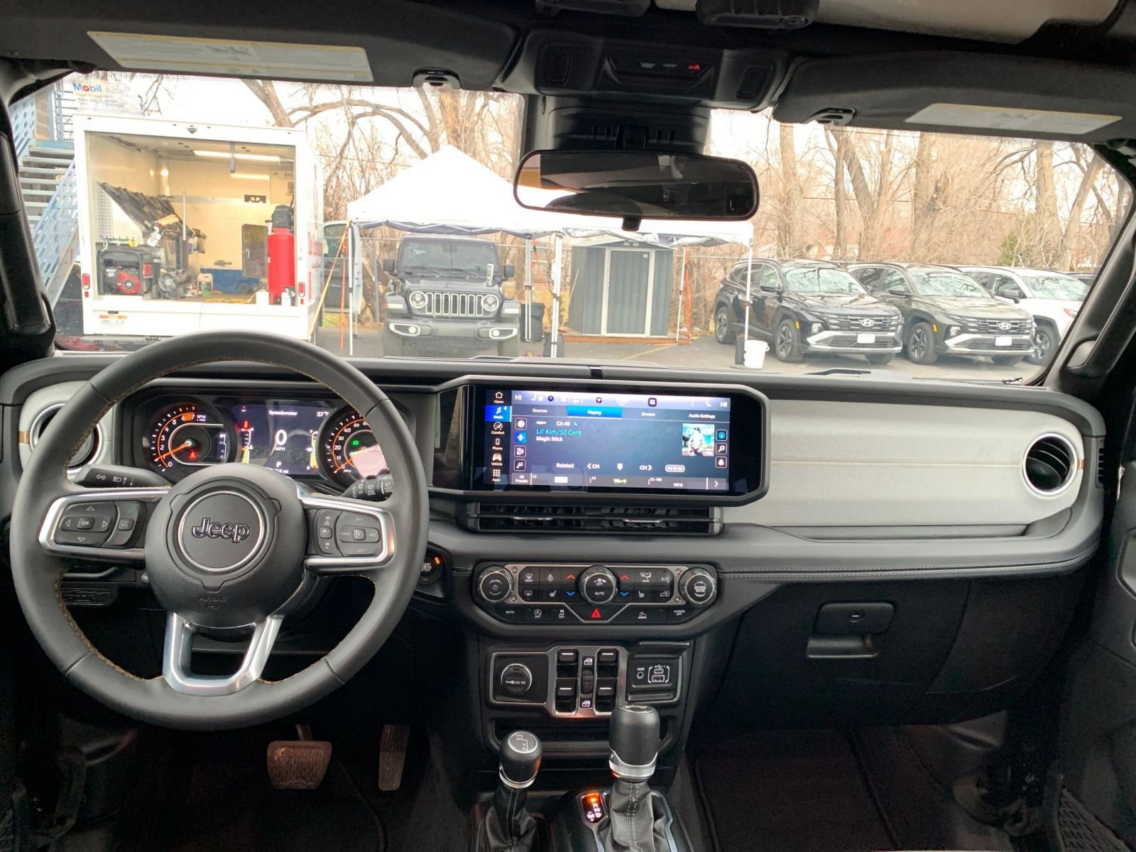 Used 2025 Jeep Wrangler Sahara image 32