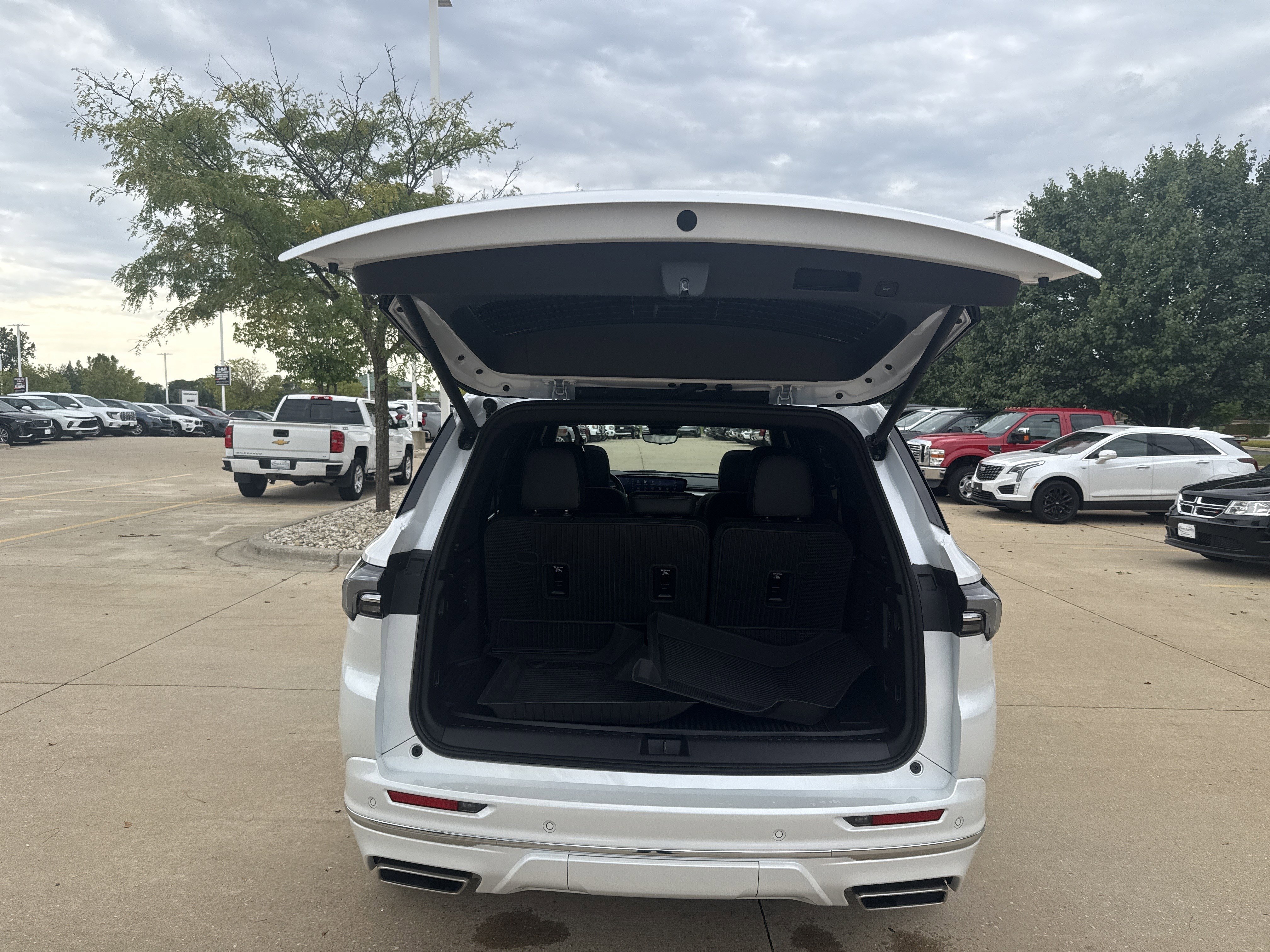 Used 2025 Buick Enclave Avenir w/ Super Cruise Package image 6