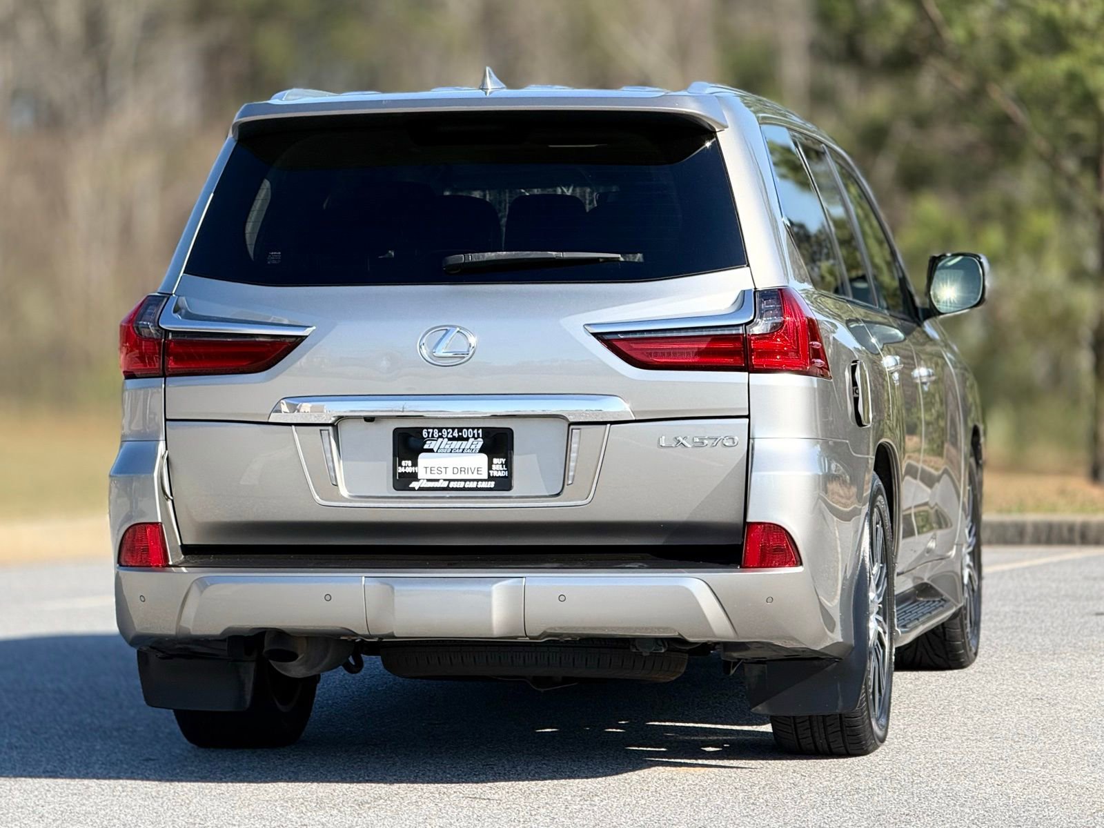 Used 2018 Lexus LX 570 4WD w/ Luxury Package image 6