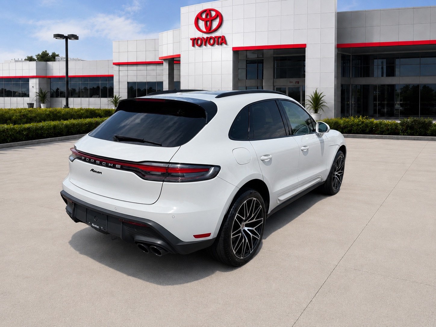 Used 2026 Porsche Macan AWD/4WD image 7