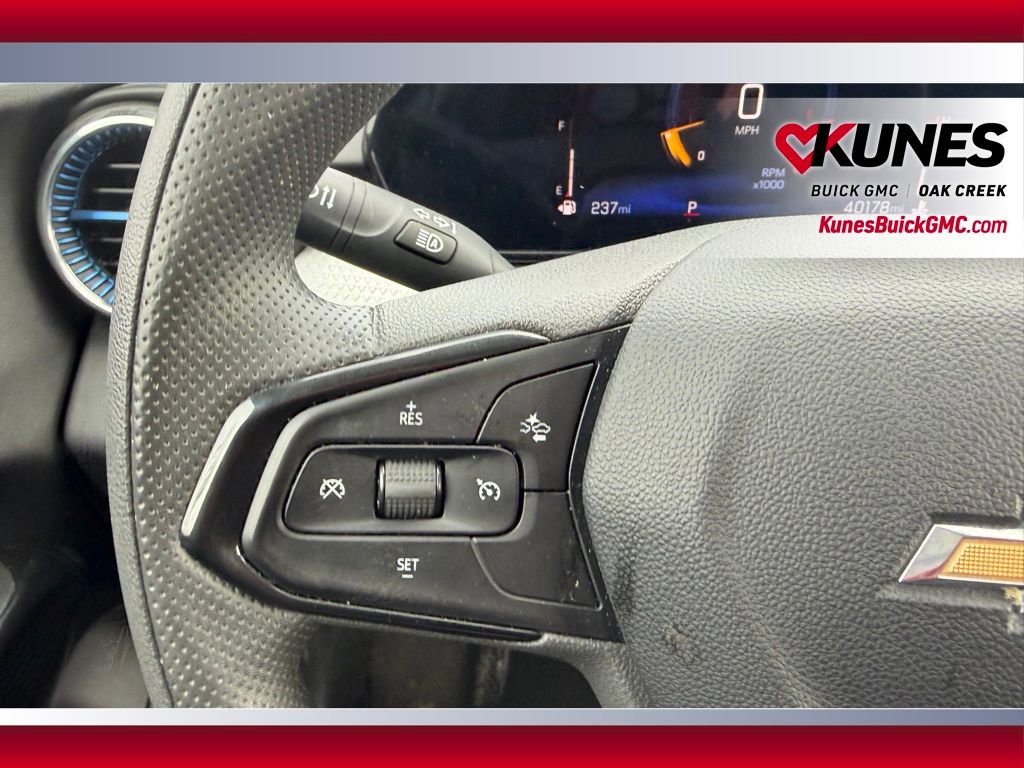 Used 2025 Chevrolet Trax LT FWD image 11